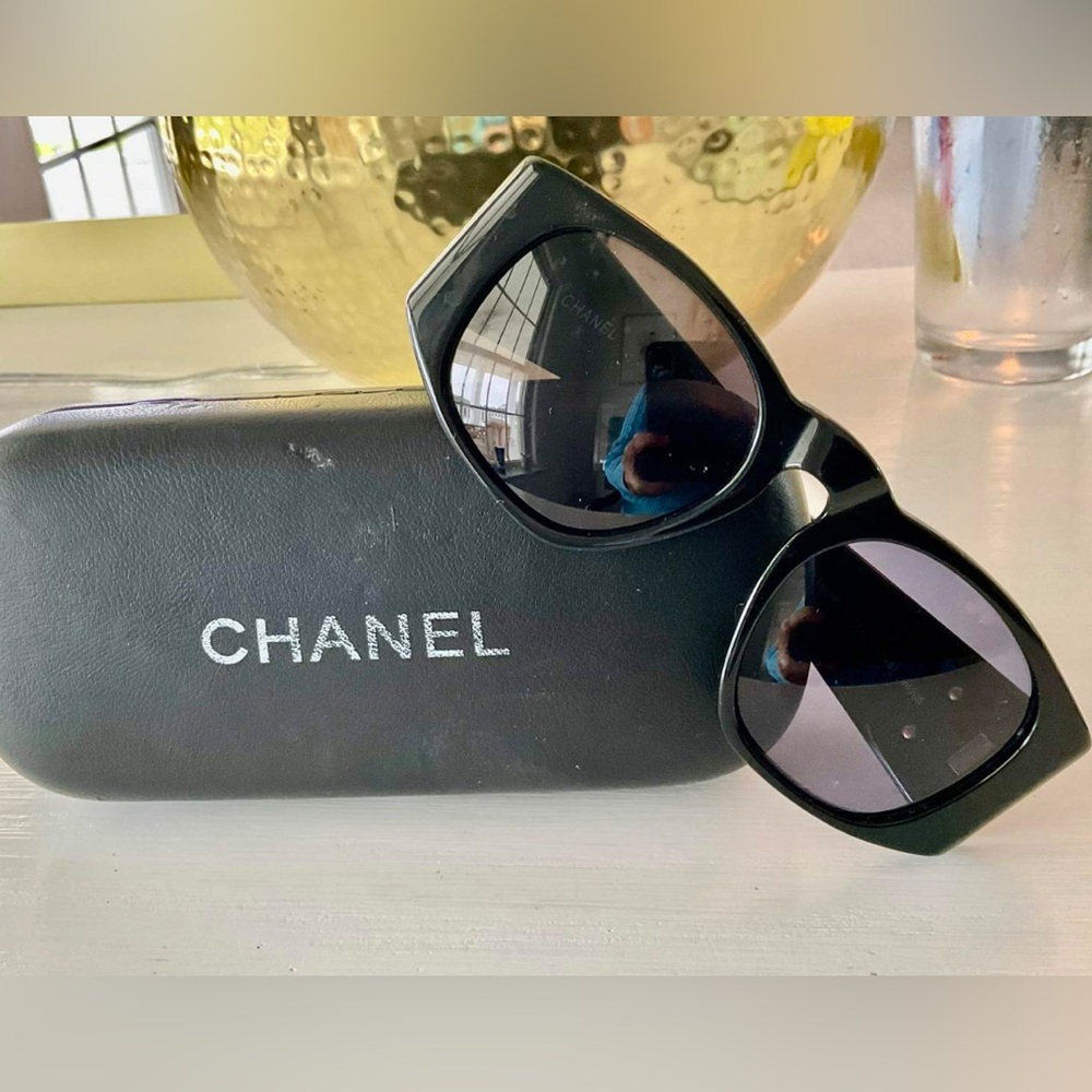Chic Black Chanel Sunglasses with Hard Case